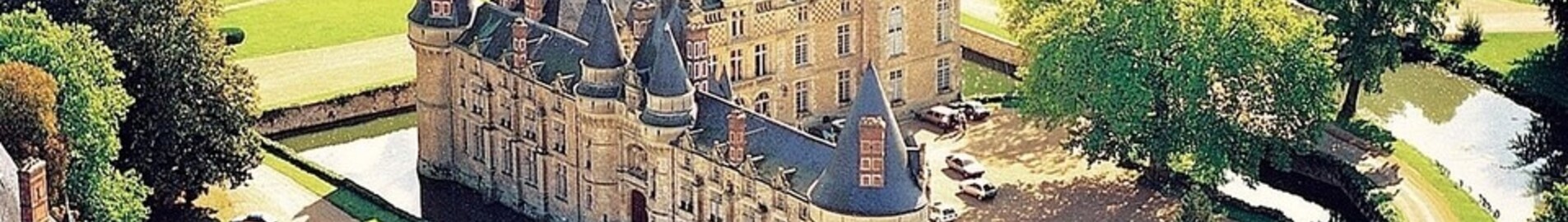 Sraigtasparnio nuoma į Château D’Esclimont su skrydžiu virš Tour de Paris