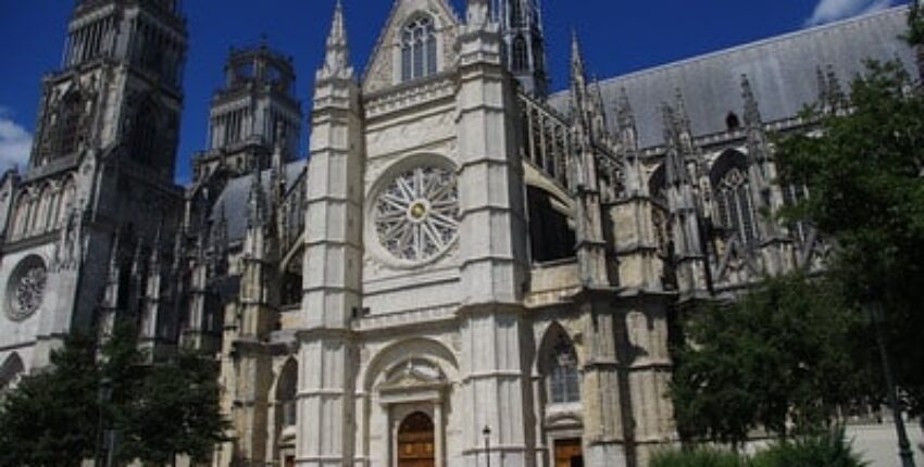 Orleanas Saint-Denis-de-l'Hôtel : privataus lėktuvo nuoma 