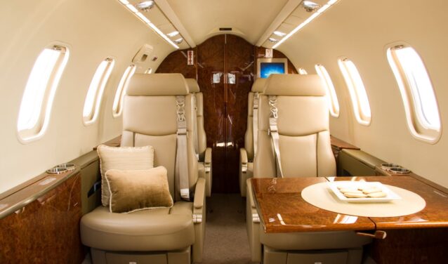 LEARJET 40 privačiu lėktuvu nuoma