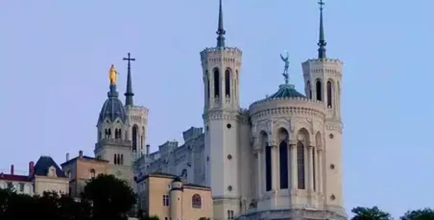 Lionas Bron: privatus lėktuvas nuoma 