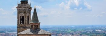 location de jet privé devant le Duomo majestueux