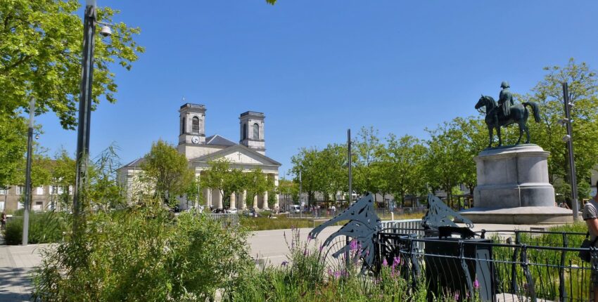La Roche-sur-Yon: privačiu lėktuvu nuoma