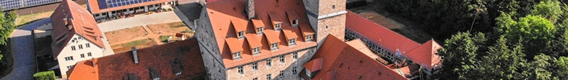 Burg Feuerstein: privačiu lėktuvu nuoma 