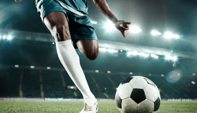 Kodėl futbolo komandos keliauja privačiais lėktuvais?