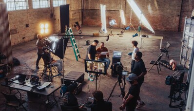Filmavimo komandų ir gamybos įrangos gabenimas: kreipkitės į privačią aviaciją.