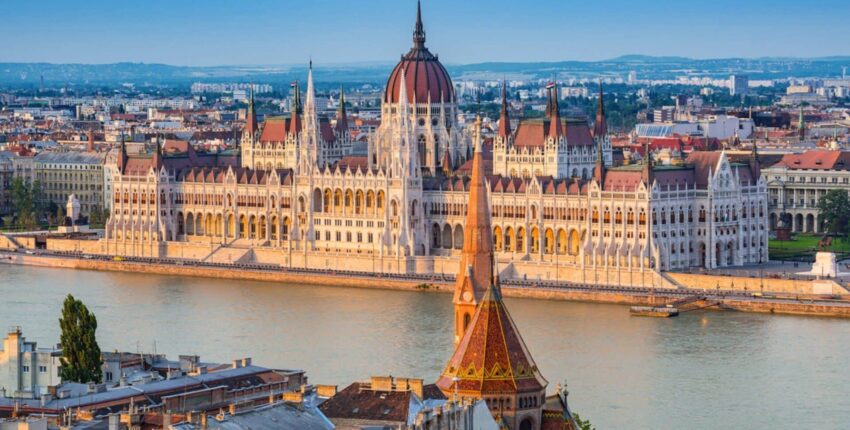 Sen Tropezas - Budapeštas: privataus lėktuvo nuoma