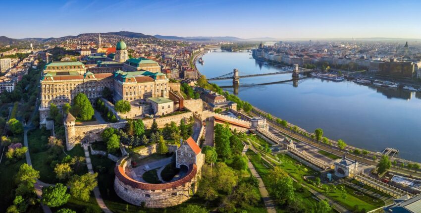 Sen Tropezas - Budapeštas: privataus lėktuvo nuoma