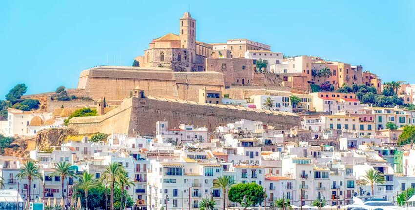 Amsterdamas - Ibiza : privataus lėktuvo nuoma
