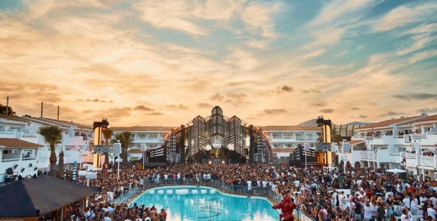 Amsterdamas - Ibiza : privataus lėktuvo nuoma
