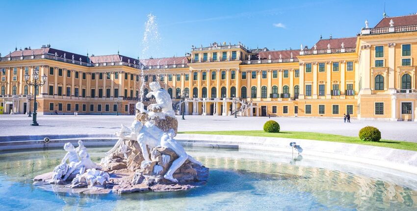 Saint-Tropez - Vienne : privataus lėktuvo nuoma